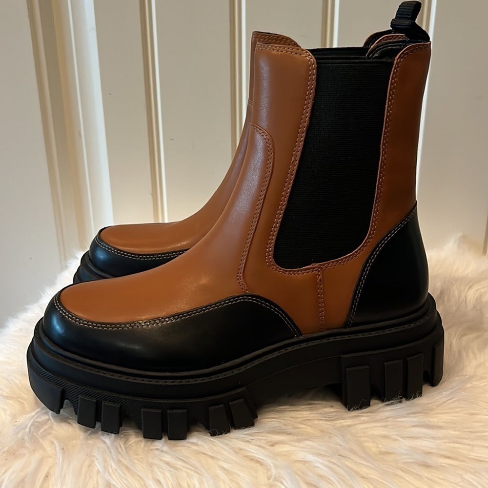Marc Fischer Morgan Lug Sole chunky pull on Chelsea ankle boot tan/ black NEW 6